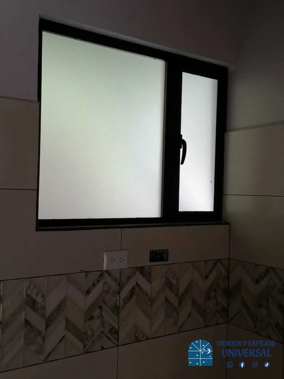 Ventana con ventila lateral